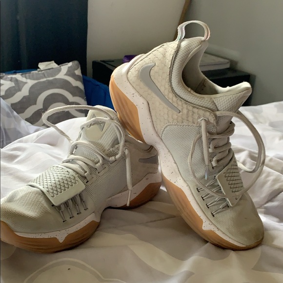 Paul George Basketball Shoes - Picture 2 of 4